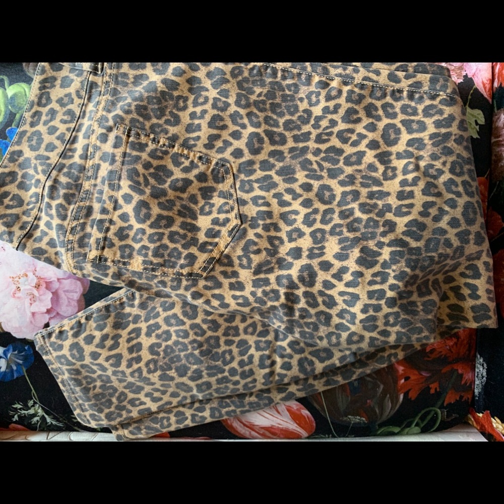 Leopard skinny pants